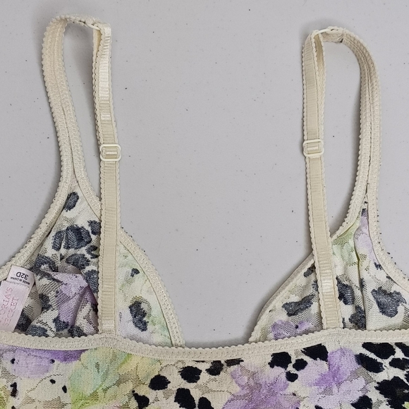 Victoria’s Secret Vintage Dainty Floral Lace Underwire Front Closure Bra - Picture 3 of 11